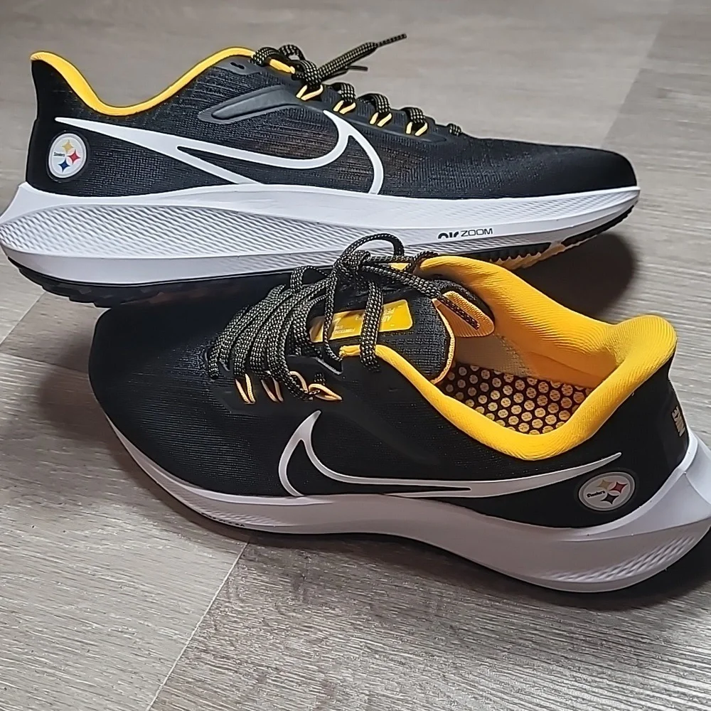 Nike Men’s Black and Yellow Athletic Shoes - Steelers Logo
